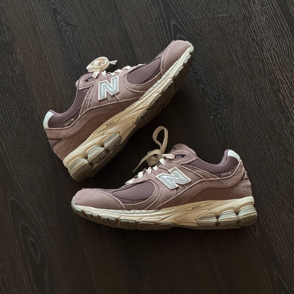 New Balance 2002r